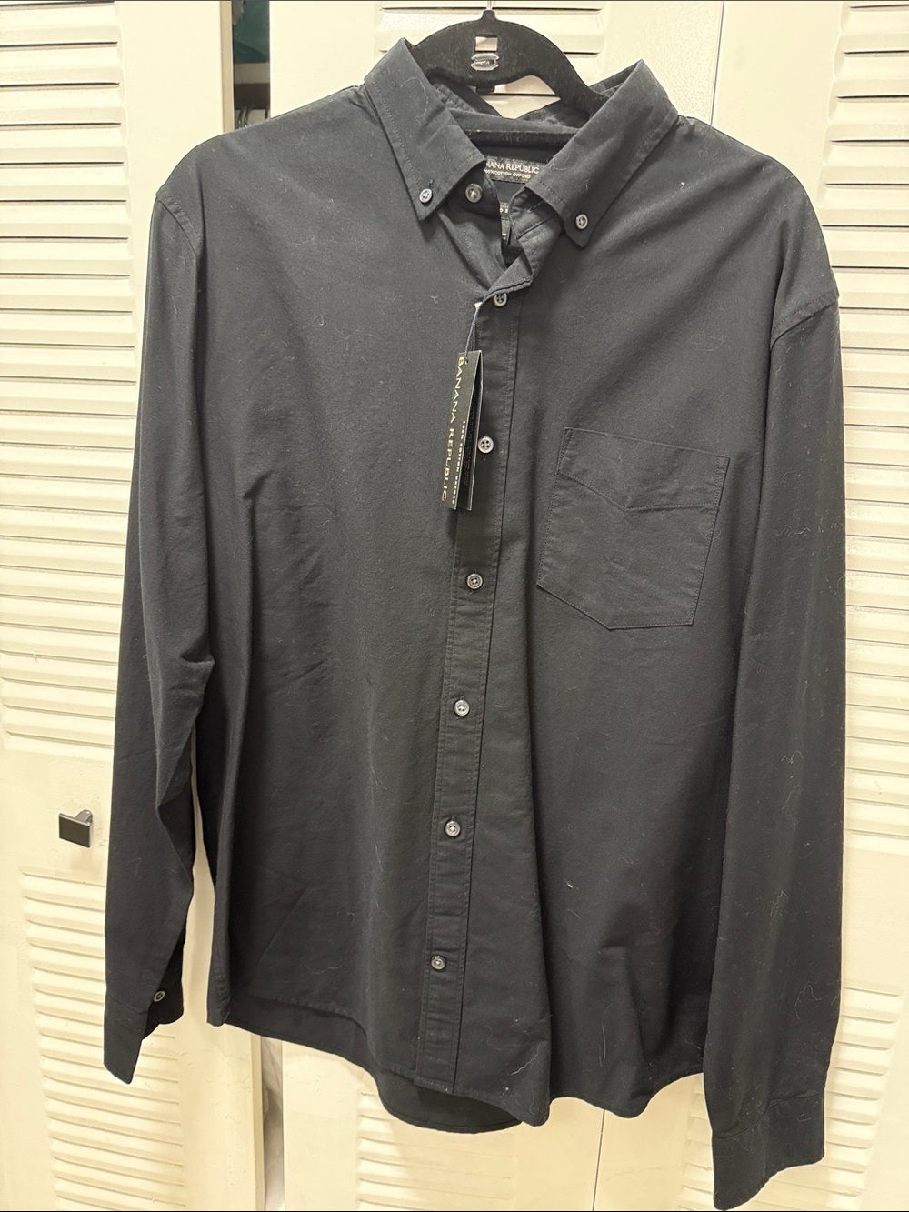 Banana Republic Men's Black Button-Down Shirt